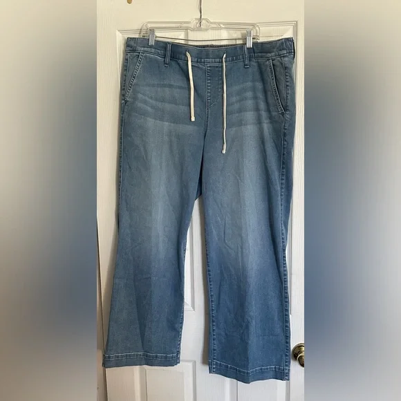 NWT Weekend Mid-Rise Wide Leg Jean - Picture 5 of 7